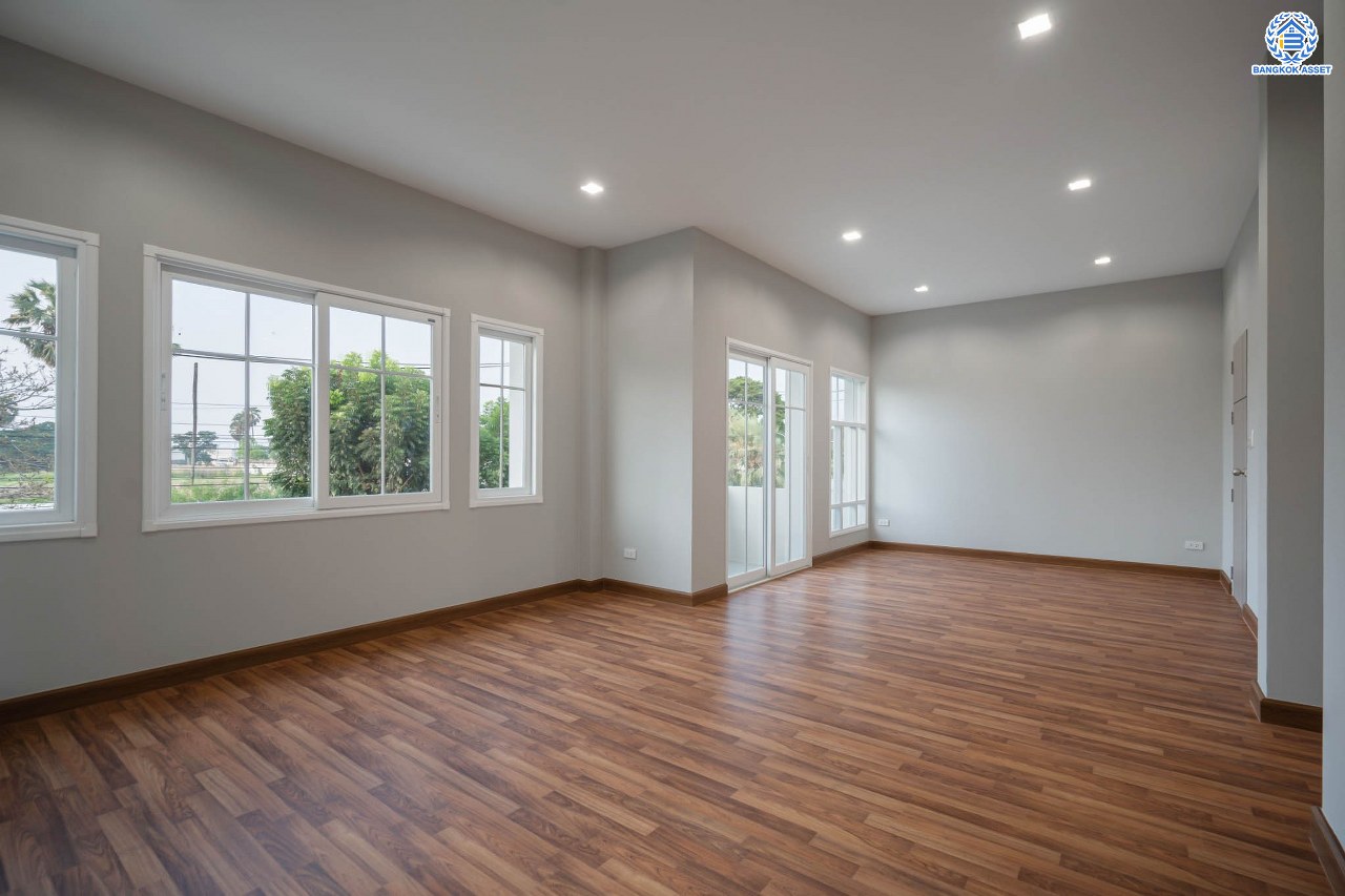 บ้านมือสองตกแต่งใหม่ โครงการ เพอร์เฟคมาสเตอร์พีซ รัตนาธิเบศร์ หลังใหญ่กว่า 91.4 ตร.ว. ฟังก์ชัน 3 ห้องนอน 5 ห้องน้ำ 1 ห้องแม่บ้าน จอดรถได้ 2 คัน พร้อมบรรยากาศโครงการสุด Luxury บนทำเลเชื่อมต่อทุกการเดินทาง ใกล้รถไฟฟ้าสายสีม่วง "สถานีไทรม้า" และจุดขึ้นทางด่วน "งามวงศ์วาน"